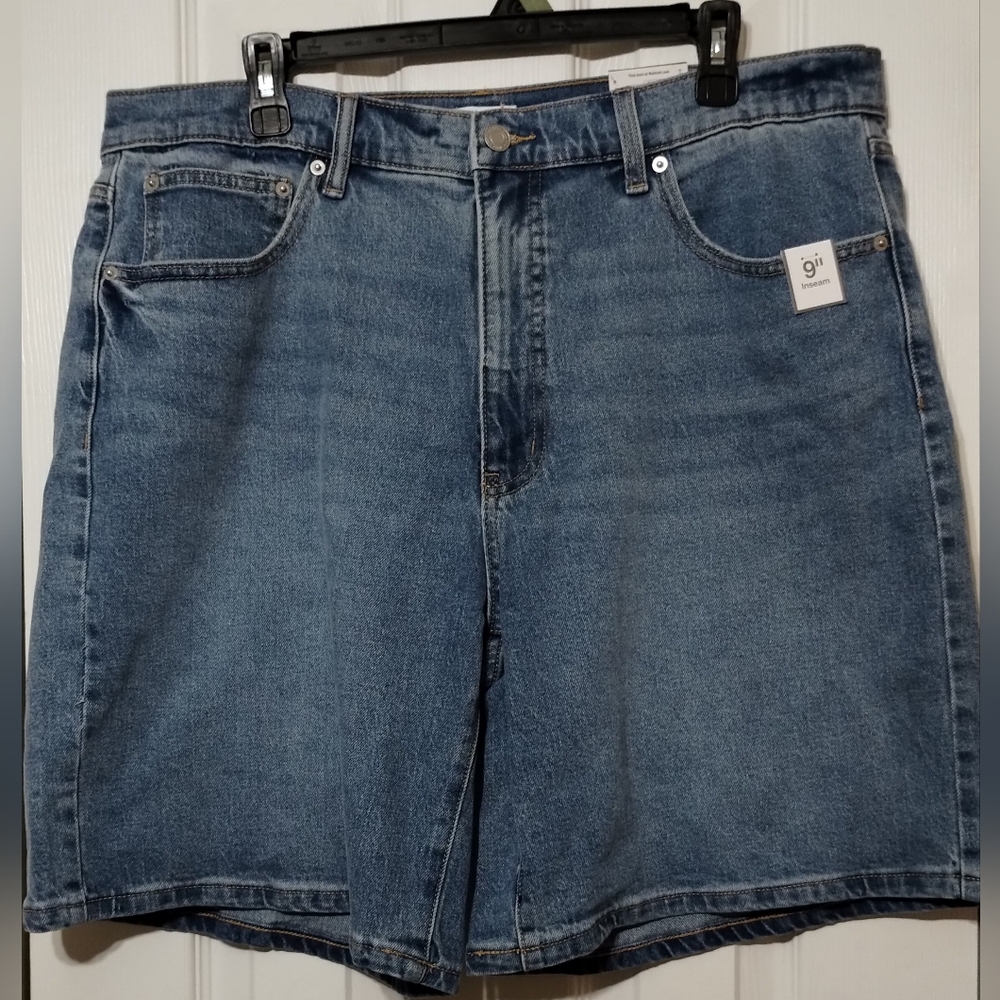 Time and Tru Women's Size 16 Light Blue Denim High Rise Bermuda Shorts